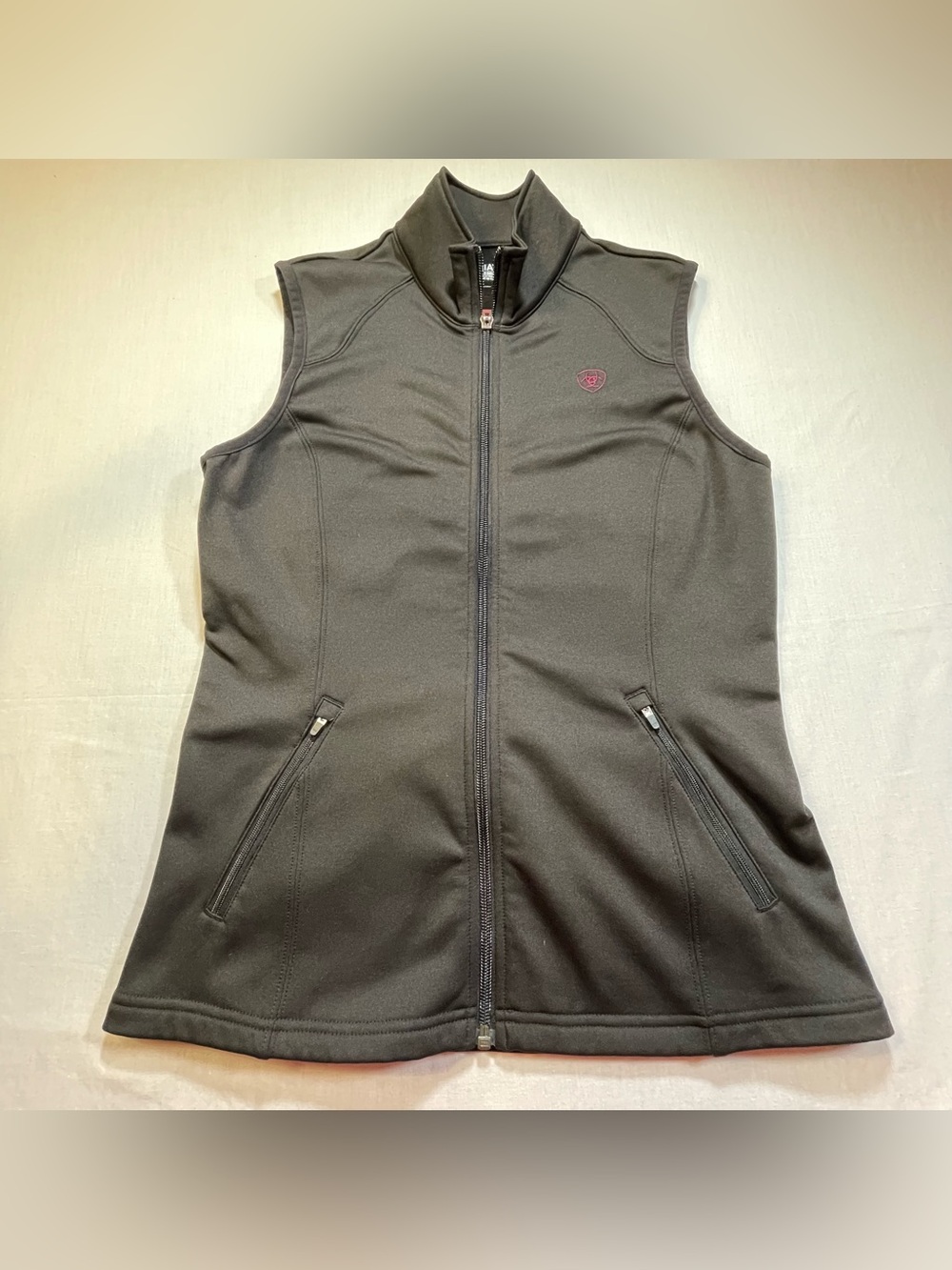 Ariat Vest Women's M Black Sleeveless Embroidered Logo Stretch Performance Rodeo